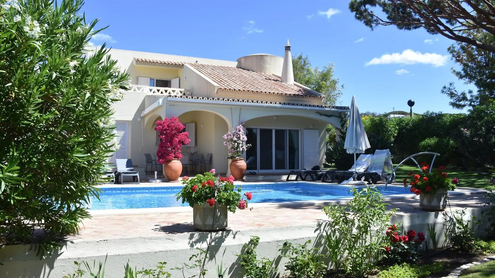 Beach Villa Casa De Amanha 450 Mts To The Beach With Beautiful Garden And Heated Saltwater Pool Albufeira Portugal