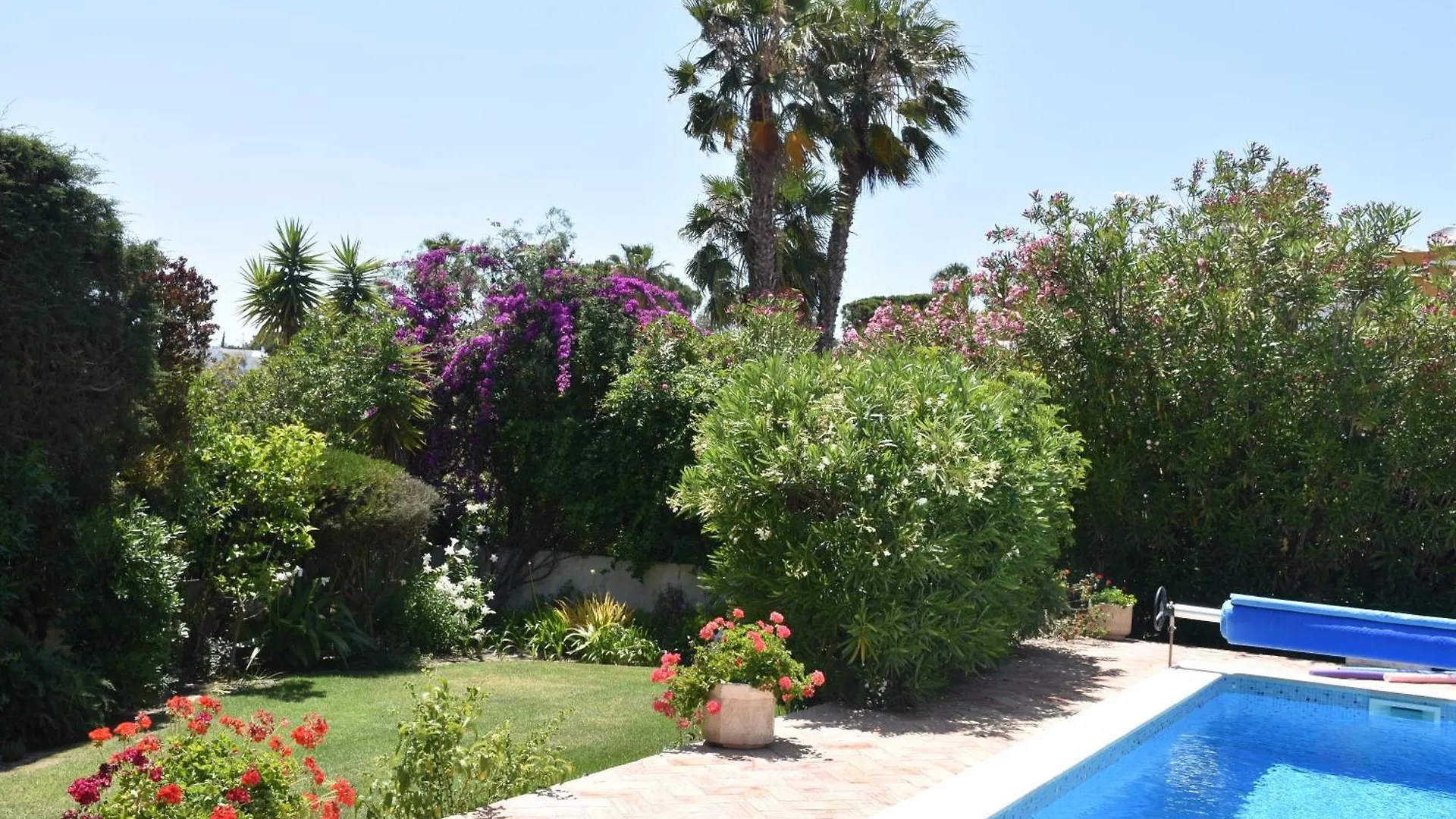 Beach Villa Casa De Amanha 450 Mts To The Beach With Beautiful Garden And Heated Saltwater Pool Albufeira
