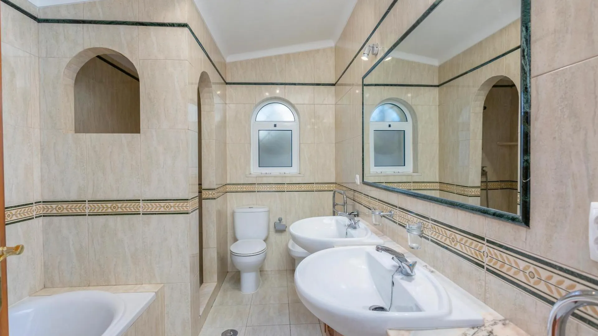 Beach Villa Casa De Amanha 450 Mts To The Beach With Beautiful Garden And Heated Saltwater Pool Albufeira