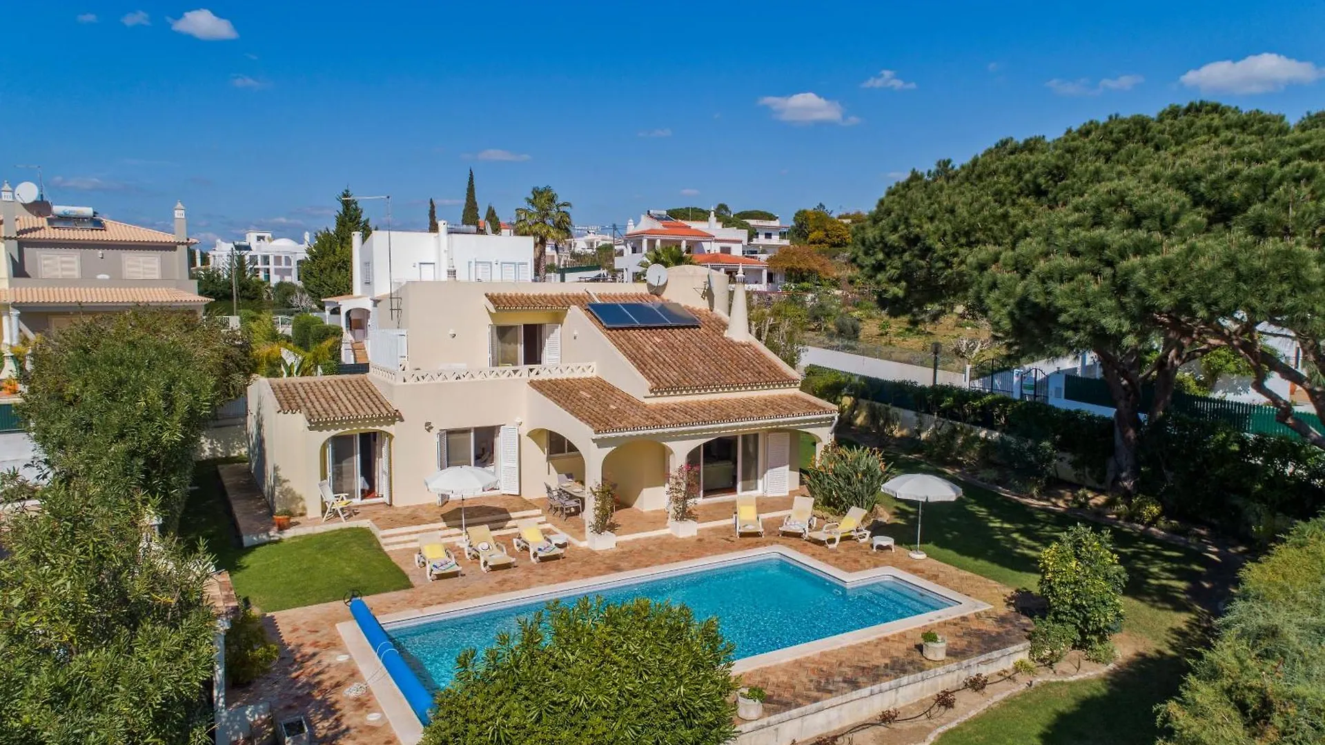 Beach Villa Casa De Amanha 450 Mts To The Beach With Beautiful Garden And Heated Saltwater Pool Albufeira