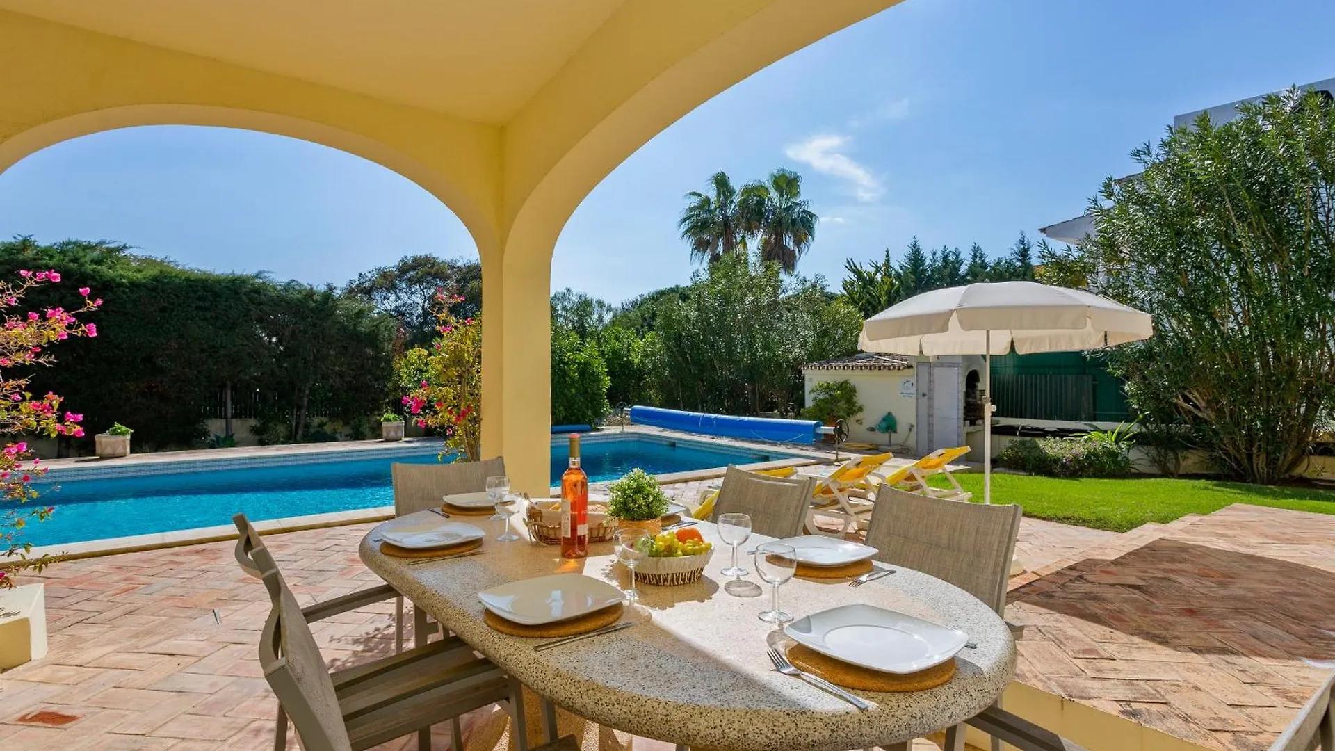 Beach Villa Casa De Amanha 450 Mts To The Beach With Beautiful Garden And Heated Saltwater Pool Albufeira 0*,  Portugal